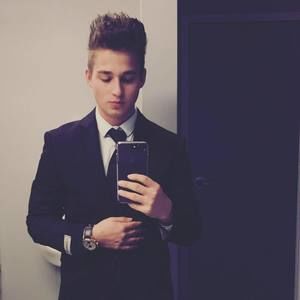 Meet your Posher, Cory